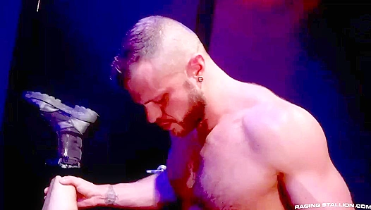 Steamy Bathhouse Threesome: Wade Sean Get Naked, Raw and Wild with Bulging Wolfgar - 18+