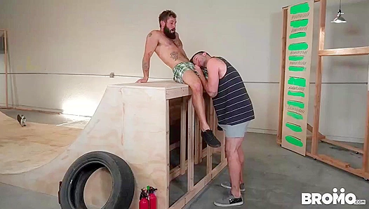Steamy Skate Park Hookup: Amateur Bros Discover Forbidden Pleasure in Raw Anal Play – 18+