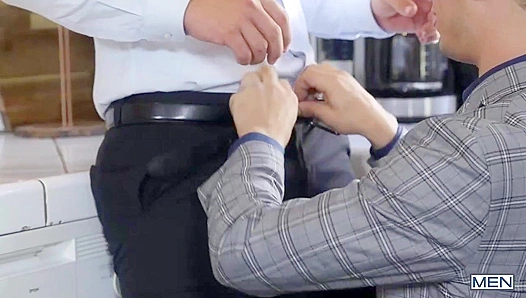 Michael Devours JJs Inexperienced Bubble Butt in Steamy Rent Control Hookup