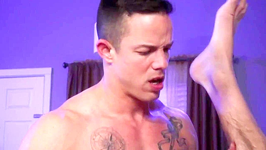 Steamy Desert Nights: Todd Nics Intense Anal Thrills Under Falcon Sheets