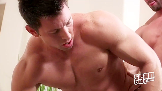 Beefy Studs Pound Raw: SeanCodys Anal Threeway