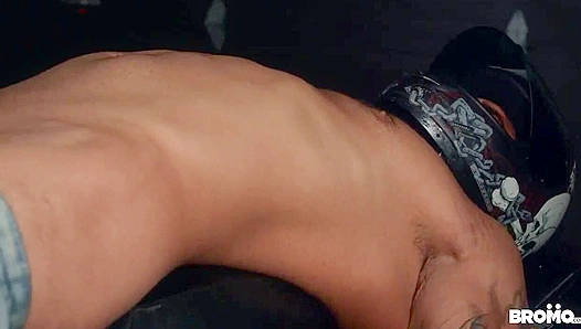 Ryans Steamy Bike Seat Thralldom: Knoxx Takes Hard Thrills on Ryans Muscular Ass –
