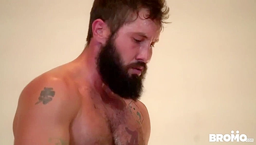 Bareback Frenzy: Sweaty, Uncut Men Zach, Country Jeff Powers in Raw Rendezvous – BromoUS