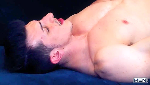 Michael Jackmans Raw Ride: Jackson Traynor Plunges Deep Inside Unprotected – Bareback