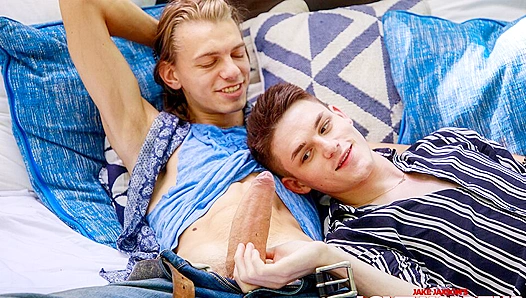 Steamy Outdoor Rendezvous: Avery, Leo Friends Get Frisky Under the Stars