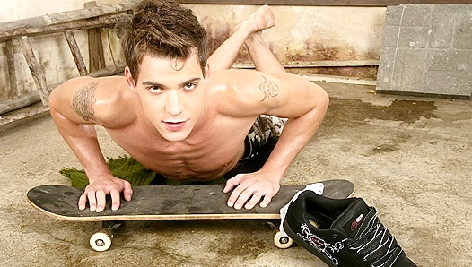 Steamy Reunion Ignites Old Flames Between Alex Stevens and John Magniati – Staxus