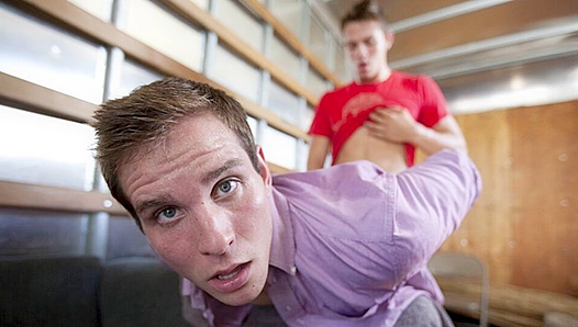 Hunter Fords Hungry Hook-Up with Dylan Roberts in Public – Steamy Outdoor Tryst