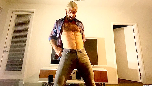 Vince Parkers Pleasure Peaks as Jake Nicolas Steamy Dance Ends in a Sizzling Blowjob