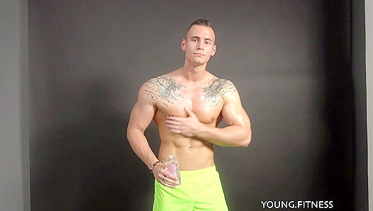 Sleek and Shiny: This Hunks Oiled Up Pecs Glisten with Desire - EastBoyHeat 18+
