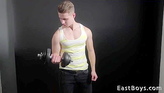 Beefy Harvard Jock Unloads Post-Workout - EastBoys 18+