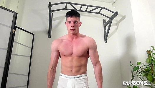 Bruce Pauls Chiseled Body Exposed in Hot Solo Workout – Eastboys