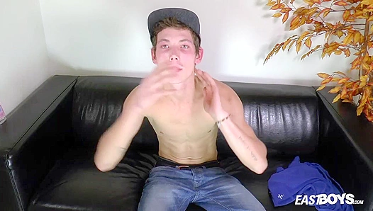 Carlos Flores Unleashes His Raw Passion: A Must-See Performer Emerges – EastBoys 18+