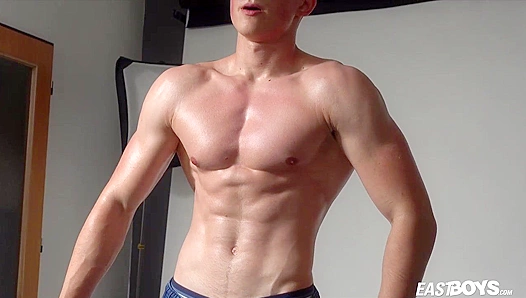 Ripped Muscle Hunk Emilion Shows Off His Powerful Physique – EastBoys
