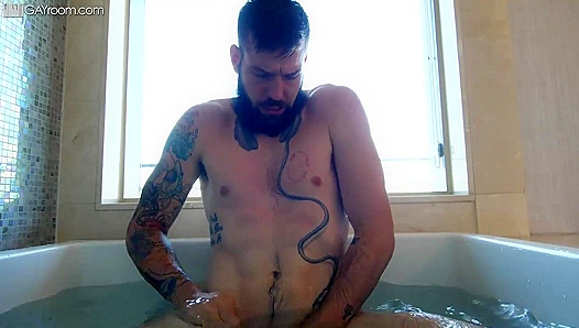Steamy Shower Showdown: Buck Takes On Hunters Hard Naked Beef – Gay Porn Hub