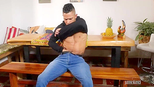 Drooling Over Deymons Ripped Six-Pack: His Chiseled Abs Ignite Lust in Fans – 18+
