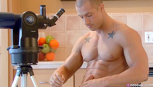 Ripped Rod Daily Flexes His Muscular Body in Intense Solo Session – OnTheSet