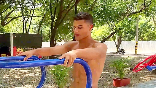 Ripped Hunk Beisel Prixe Unleashes Huge Cum Torrent - EastBoys Exclusives