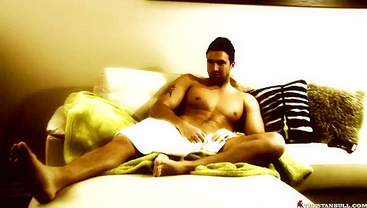 Trystan Unleashes His Powerful Physique in Steamy Solo Display – Full-Nude Muscular