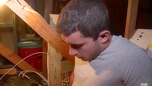 Str8 to Gay in a Steamy Barn: Marcus and Dannys Sizzling Turnaround – TinyGays 18+
