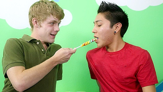 Brycen Anthony Engulfed in Steamy Oral Bliss Before Intense Orgasm – Lollipop Twinks