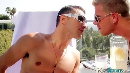 Lukes Sizzling Summer Hookup: Hass Harvey Heat Up Under Suns Rays - XXX Gay