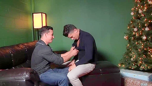 Merry Christmas, Cowboy! Topher Di Maggio Bucks Lance Lucianos Hung Beef – Gay Xmas Slay