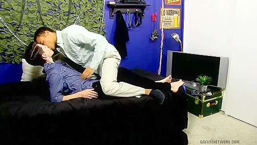 BenjaminRiley Submits To RobbieAnthonys Reverse Ride – LollipopTwinks