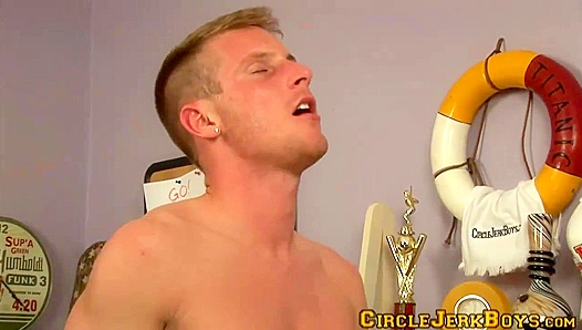 Ridge Michaels Sheaths Up Tight Before Deep Anal Thrusts on CircleJerkBoys