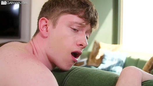 Giovannis Sizzling Encounter Ignites Steamy Bareback Desire with Felix Maze – GayPornHeat