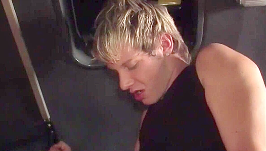 Robin and Flunnery Ignite Feverish Threesome Desires with Robins Hung, Juicy Cock – GayXXX
