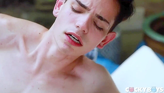 Eli Bennett Tayte Hansons Steamy Outdoor Thirst - CockyBoys 18+