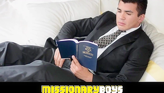 Elder Gonzalezs Devotion Ignited: He Surrenders to Thrilling Anal Intimacy with His New