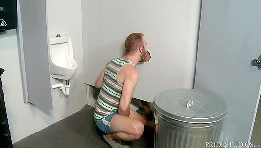 Steamy Bathroom Encounter: Hot-Cut Hunk Chandler Scott Meets Peter Marcus for Lustful