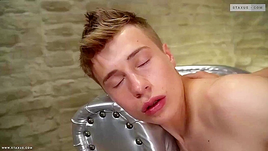Adrian Bennett and Jake Starks Steamy Encounter: Raw Anal Passion Ignites – GayXXX