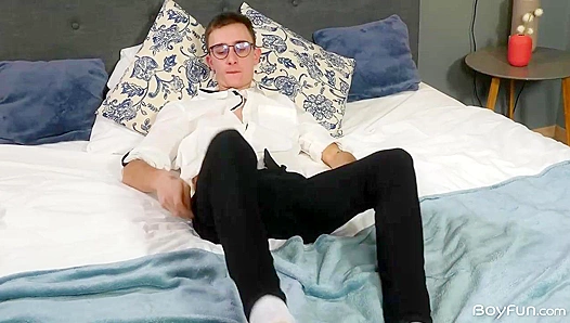 Ronan Keanes Sizzling Solo: Feverish Masturbation Escapade – Gay XXX Fantasies