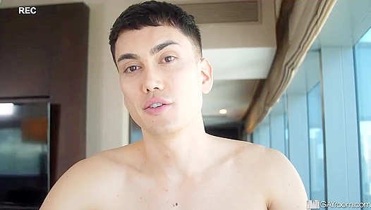 Trevors Hot Showdown: Steamy Marcus Tresor Bareback Fuck in the Shower - GayPornVault 18+