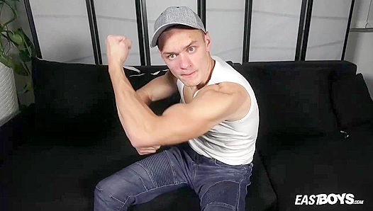Mitchel Jacobsons Ripped Physique Shines in All Its Glory - Steamy EastBoys Solo