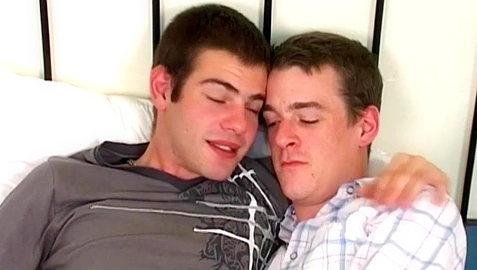 Seans Thick Rod Fills Kyles Aching Crave - GayXXX