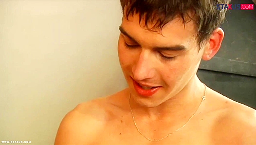 Ashton Gates Gets His Hairy Feet Deep Inside – Extreme Gay Footplay XXX