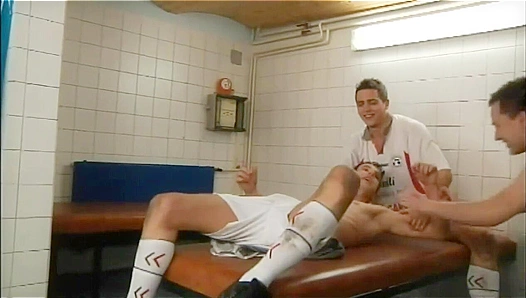 Sweaty Muscles Ignite a Thirsty Rendezvous as Elden Cain and Joe Parkes Engage in a