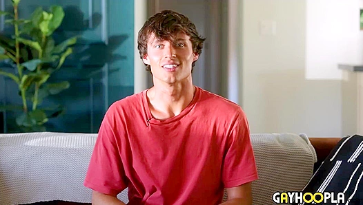 Ricks Steamy Soft Focus: Handsome Interviewee Gets Turned On – GayHoopla 18+