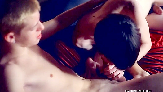 Passionate Twilight Encounter: Kyle Elijahs Scorching Twink Affair – 18+