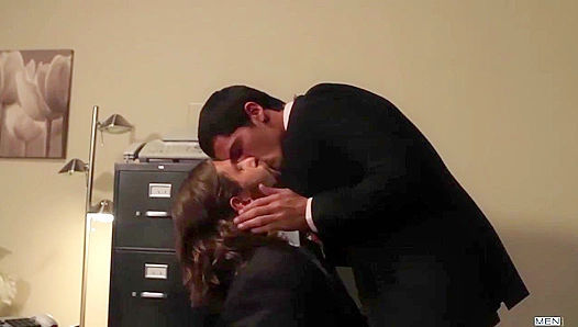 Midnight Throes: Jay Lucass Steamy After-Hours Rendezvous Ignites Raw Desire –