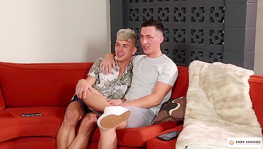 Steamy Showdown in the Sauna: Cade Felixs Raunchy Rear Rubdown Ignites XXX Passion