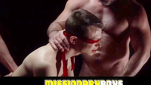 Bound Blindfolded, Austin Xander Surrenders to a Steamy Multi-Man Threesome – GayPornHub