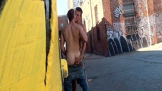 Steamy All-Night Hookup: Two Hunky Amateurs Ignite Passion in the Dumpster – GayXXX