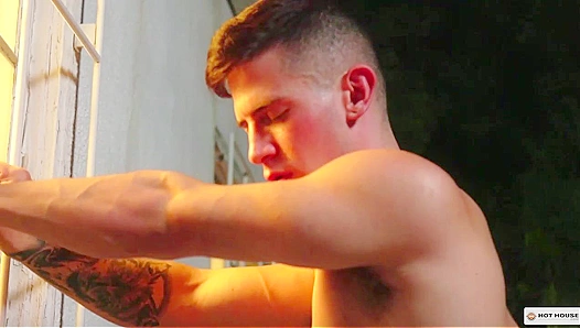 Quins Thirst Quenched by Trevors Muscular, Sweat-Dripping Beef in Steamy Hookup –