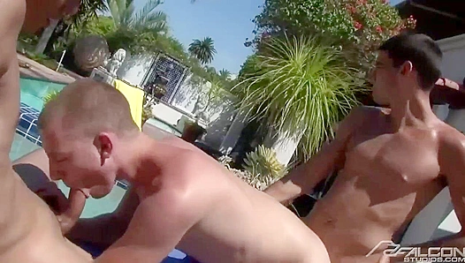 Blazing Passion Ignites: Sebastian Keys and Jeremy Foxs Sultry Outdoor Hookup – 18+