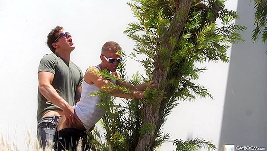 Tory Masons Raw Parking Lot Threesome: Balls Deep in Hung Men
