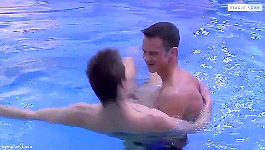 Raw Passion Ignites: Amateurs Thrust with Pro-Like Intensity in Steamy Gay Sessions –